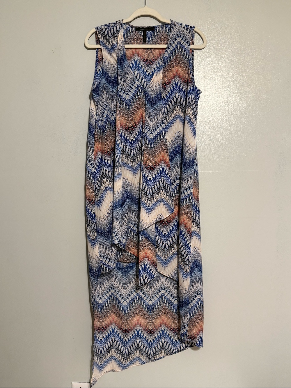 BCBGMaxAzria Blue, White & Peach Chevron Open Front Layer